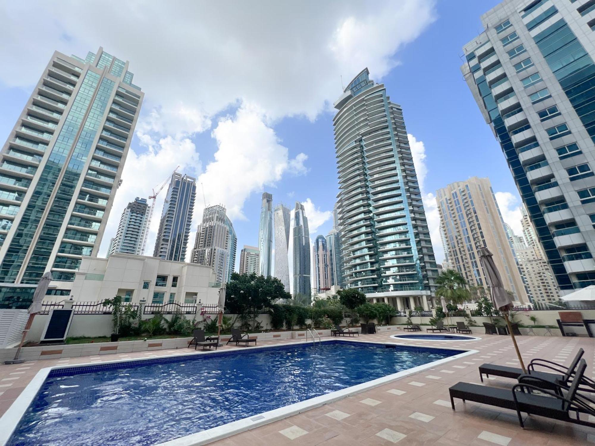 Spacious 2 Bed Apt At Marina High Floor Dubai Exteriör bild