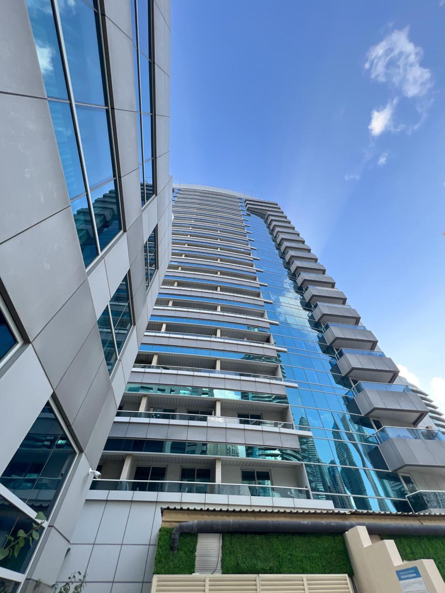 Spacious 2 Bed Apt At Marina High Floor Dubai Exteriör bild