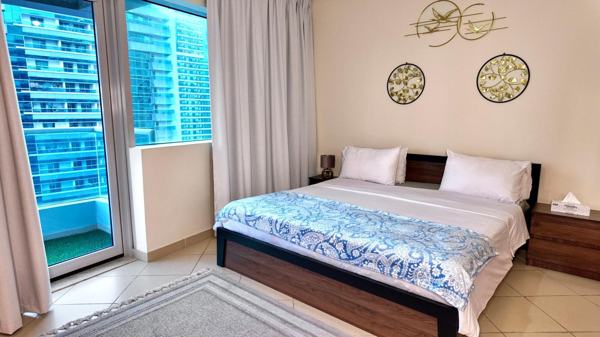 Spacious 2 Bed Apt At Marina High Floor Dubai Exteriör bild