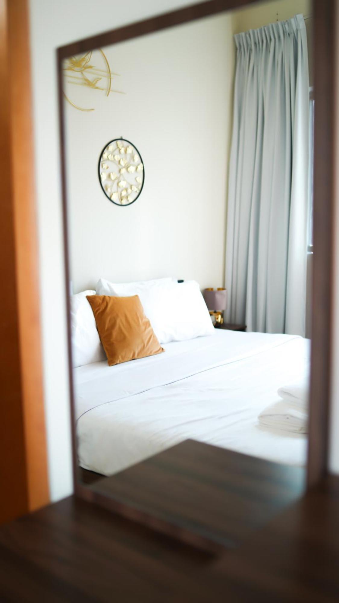 Spacious 2 Bed Apt At Marina High Floor Dubai Exteriör bild