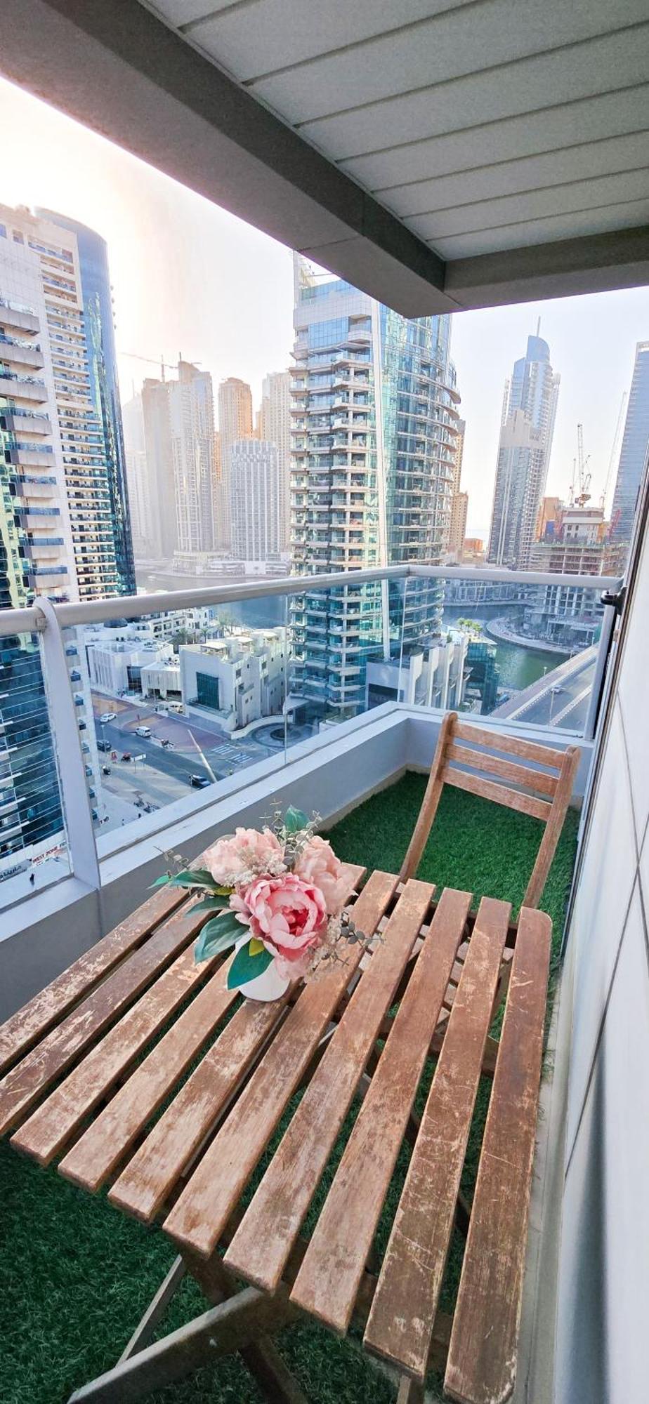 Spacious 2 Bed Apt At Marina High Floor Dubai Exteriör bild
